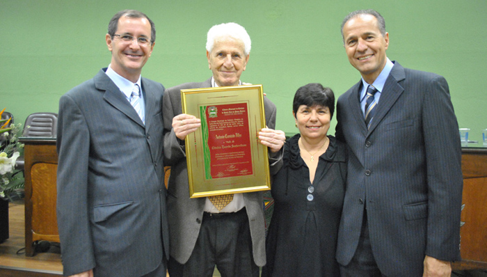 Antonio Carniato recebeu o Título de “Cidadão Emérito Santarritense”