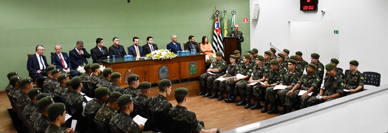 SESSÃO SOLENE EM HOMENAGEM AO TIRO DE GUERRA