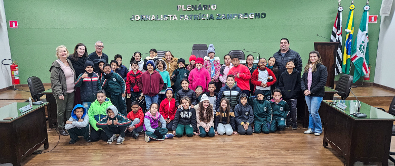 Câmara Municipal recebe os alunos do 4º ano da EMEF Francisco Ribeiro