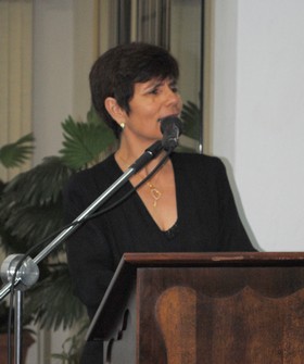 Norma Villela pede projetos sociais no combate à violência